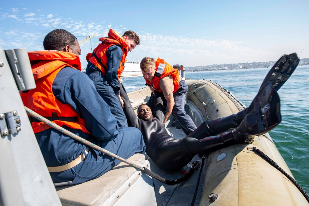 Abraham Lincoln conducts small boat operations