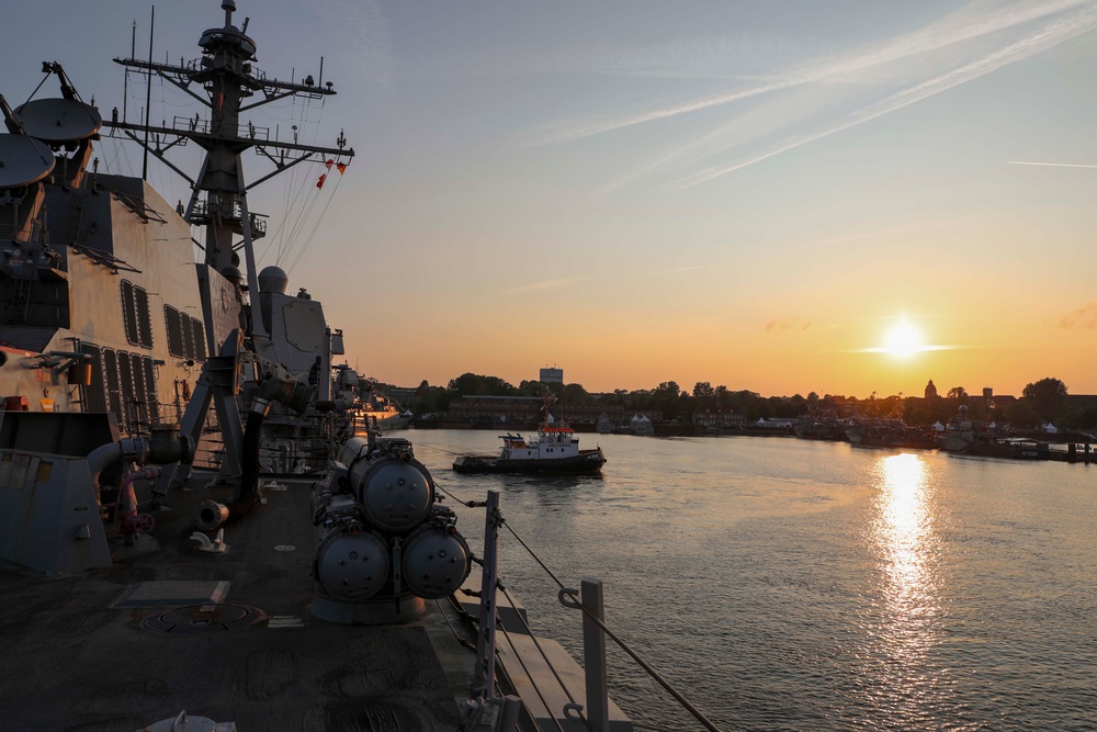 USS Paul Ignatius Departs Kiel, Germany