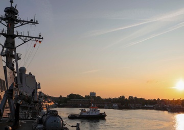 USS Paul Ignatius Departs Kiel, Germany
