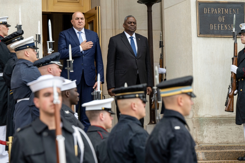 SECDEF Hosts Italian Defense Minister