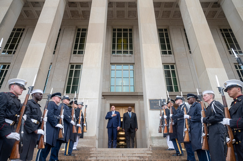 SECDEF Hosts Italian Defense Minister