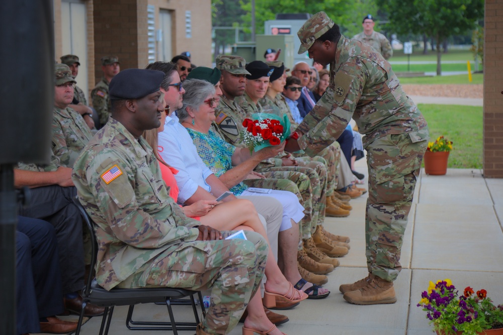 Reagan relinquishes command of Fort Campbell SRU to Horton