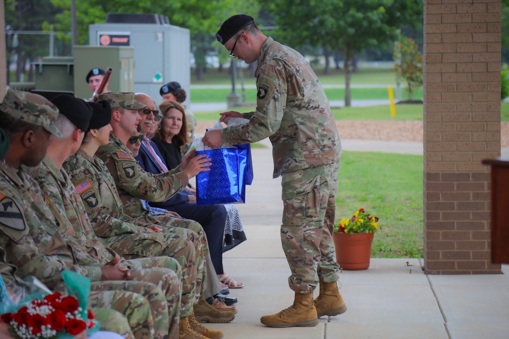 Reagan relinquishes command of Fort Campbell SRU to Horton