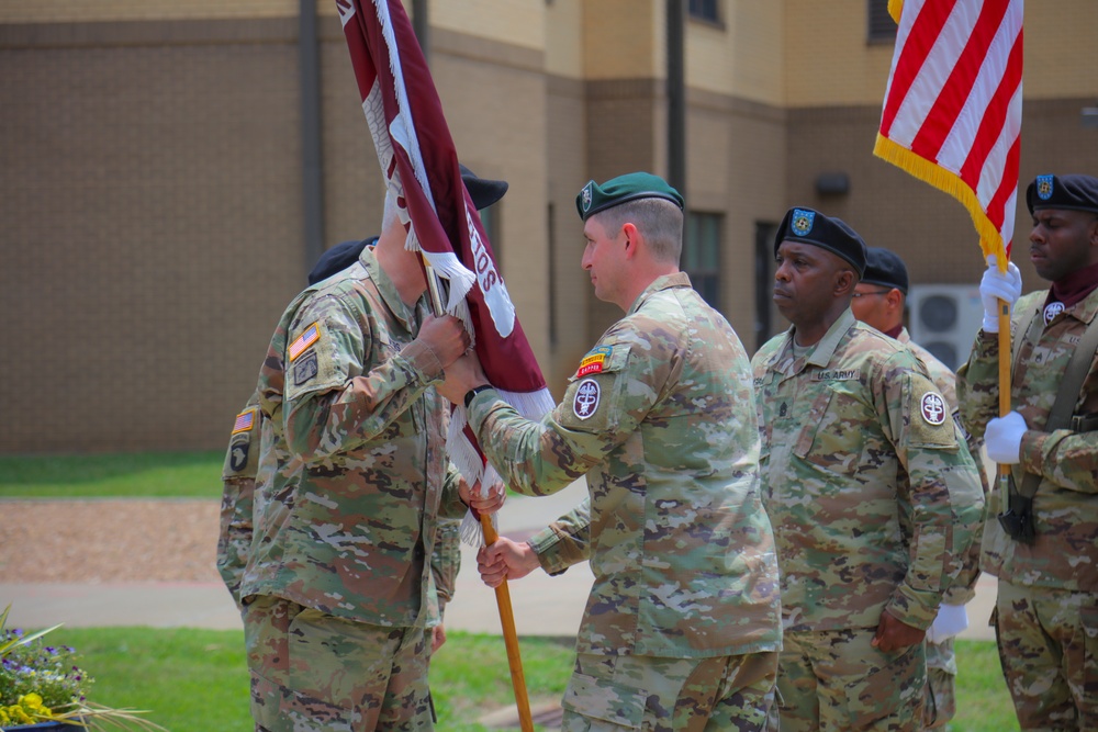 Reagan relinquishes command of Fort Campbell SRU to Horton