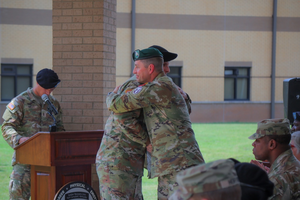 Reagan relinquishes command of Fort Campbell SRU to Horton