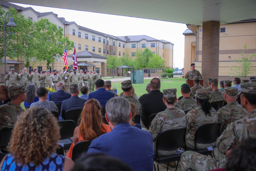 Reagan relinquishes command of Fort Campbell SRU to Horton