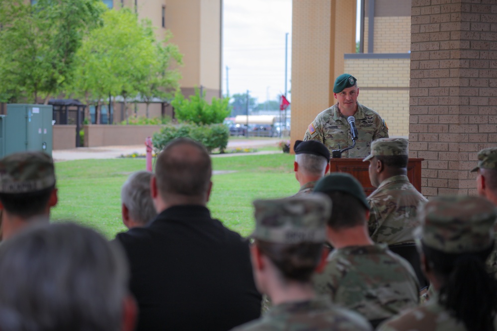 Reagan relinquishes command of Fort Campbell SRU to Horton