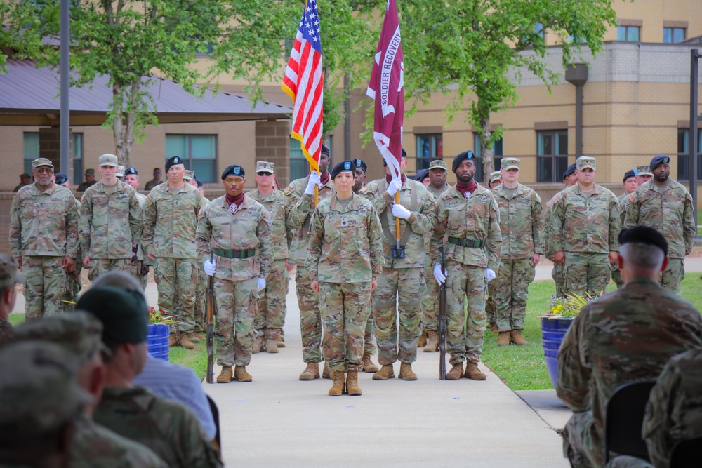 Reagan relinquishes command of Fort Campbell SRU to Horton