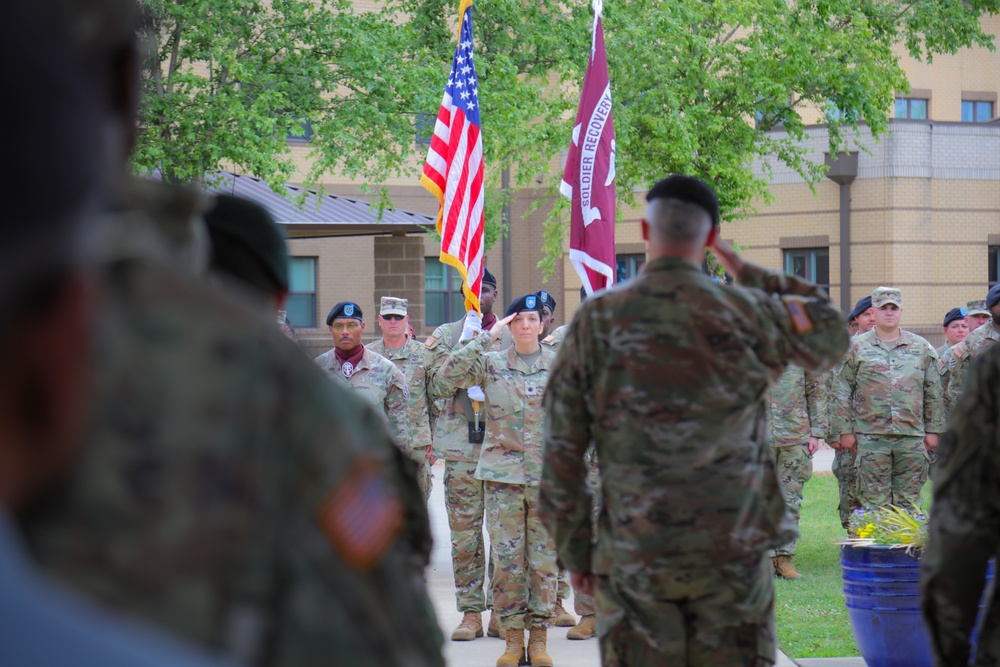 Reagan relinquishes command of Fort Campbell SRU to Horton