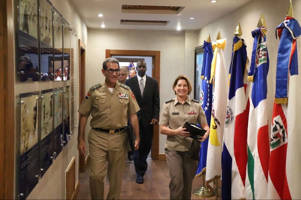 SOUTHCOM Commander Visits Dominican Republic