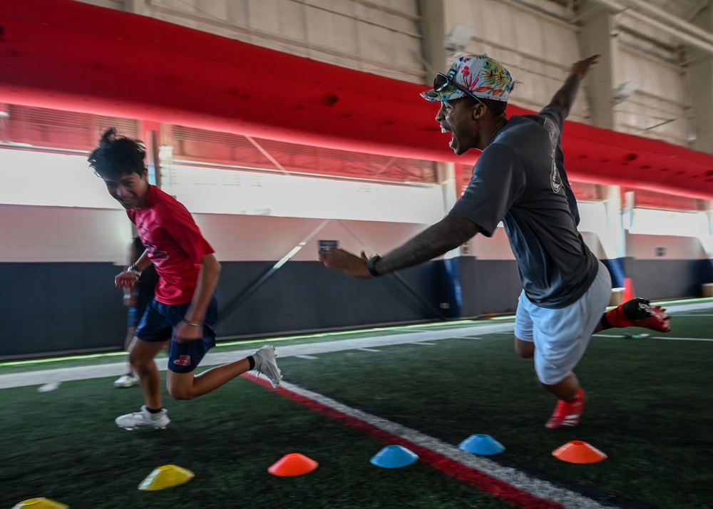 Airmen connect with Tucson youth