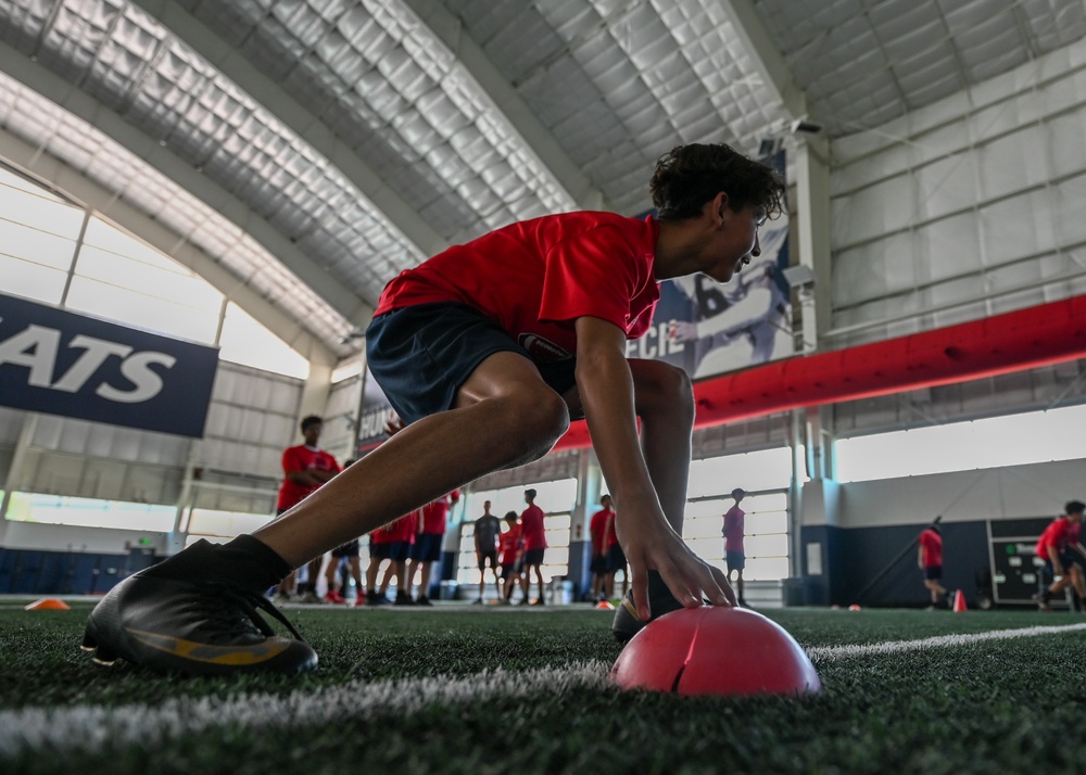 Airmen connect with Tucson youth