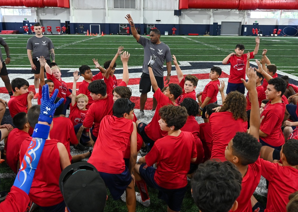 Airmen connect with Tucson youth