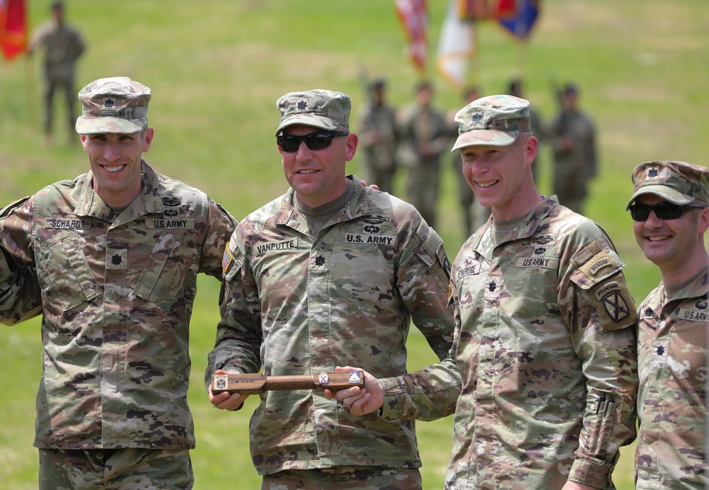 Senior officers from the 10th Mountain Division celebrate the renewal of a tradition at a rededication ceremony on Whiteface Mountain