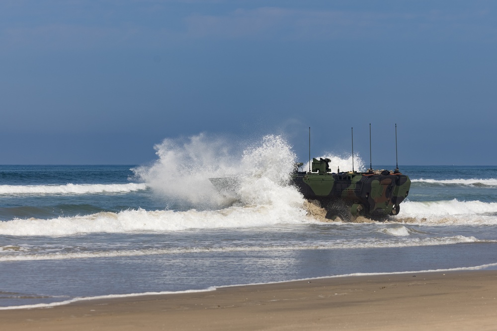 ACV Transition Training Unit conducts surf zone testing