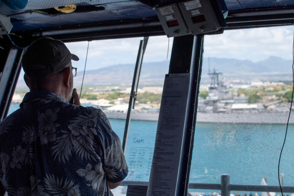 USS Nimitz Leaves Pearl Harbor