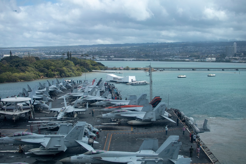 USS Nimitz Leaves Pearl Harbor