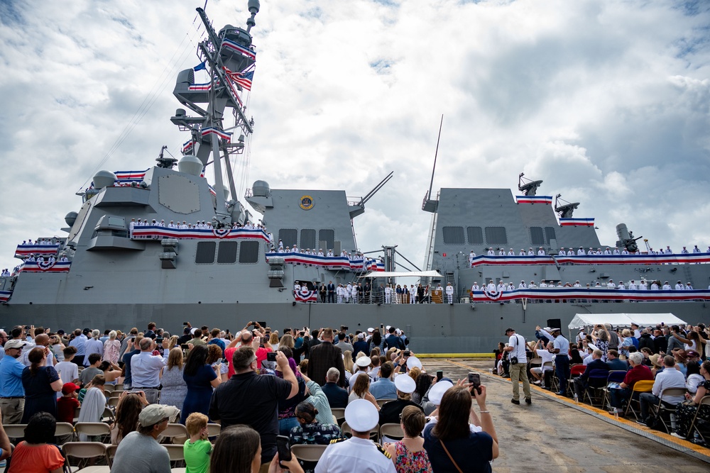 CNO and SECNAV attend USS Carl M. Levin (DDG 120) Commissioning Ceremony