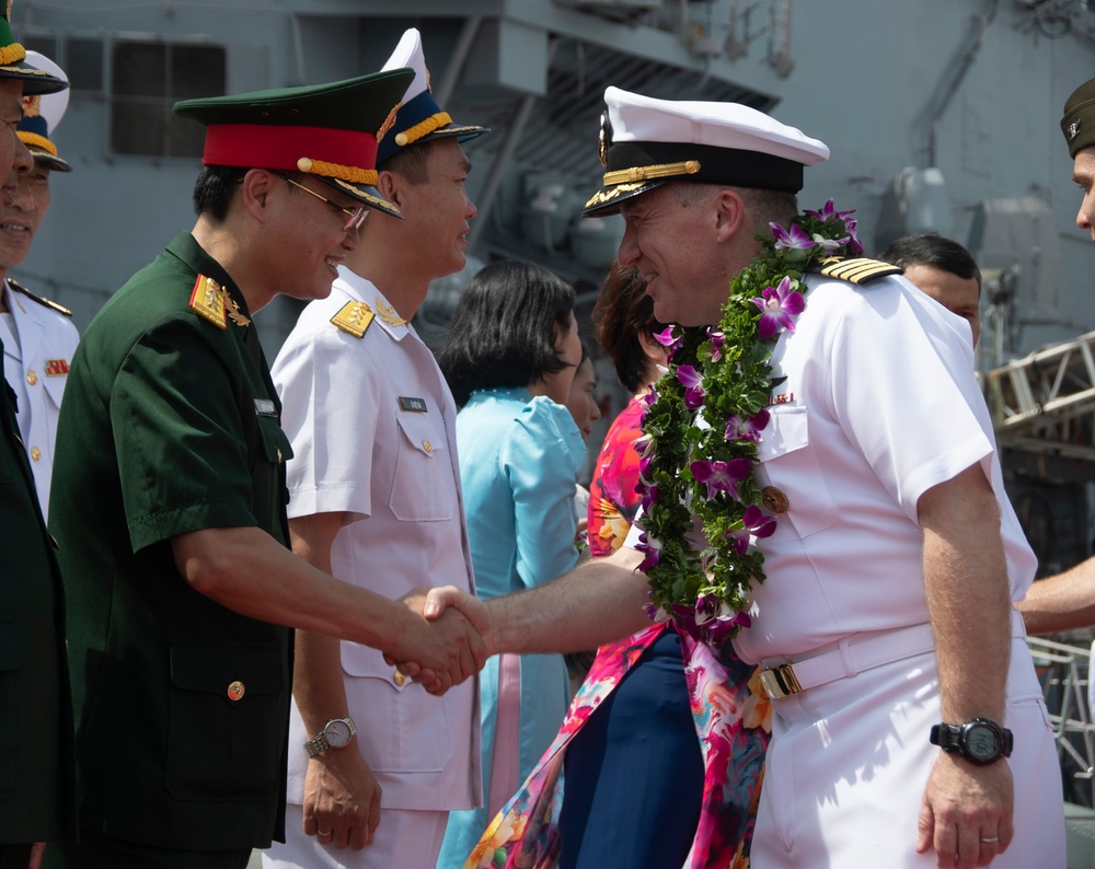 USS Ronald Reagan (CVN 76) pulls into Da Nang, Vietnam