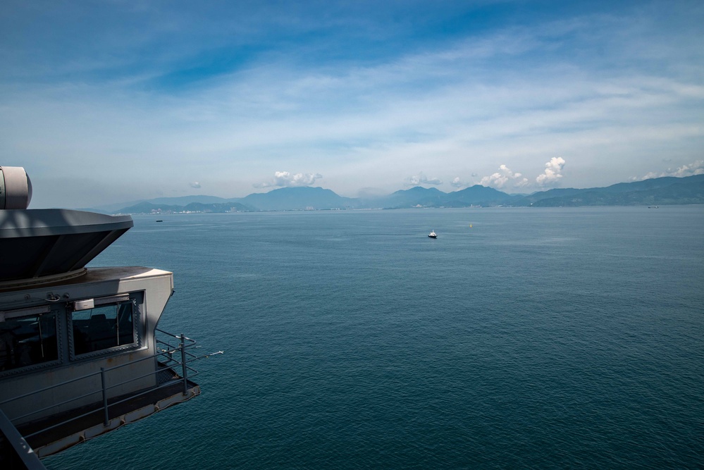 USS Ronald Reagan (CVN 76) anchors in Da Nang, Vietnam