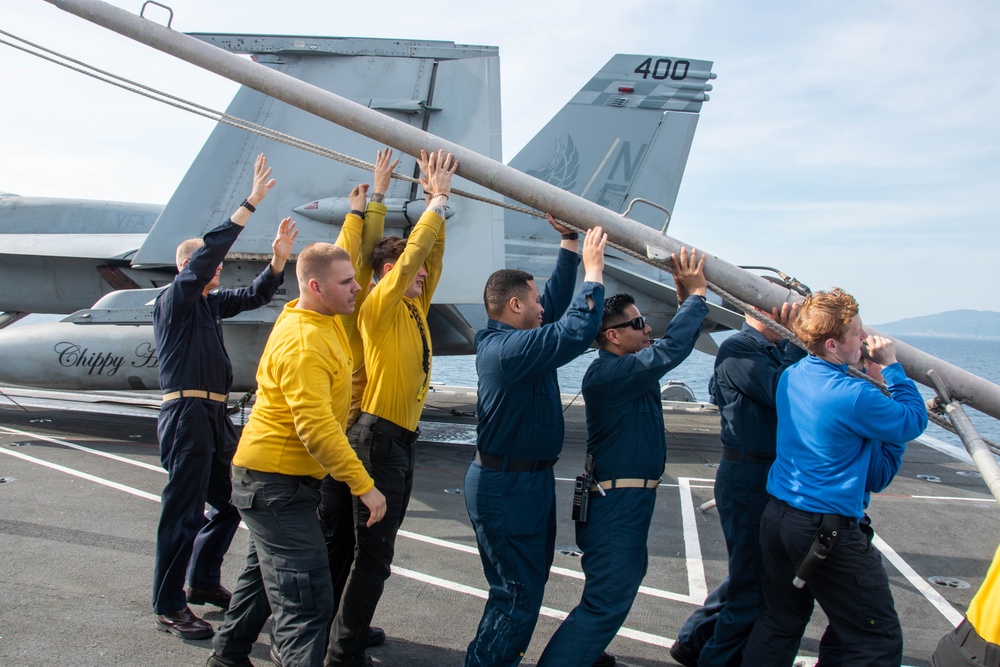 USS Ronald Reagan (CVN 76) anchors in Da Nang, Vietnam