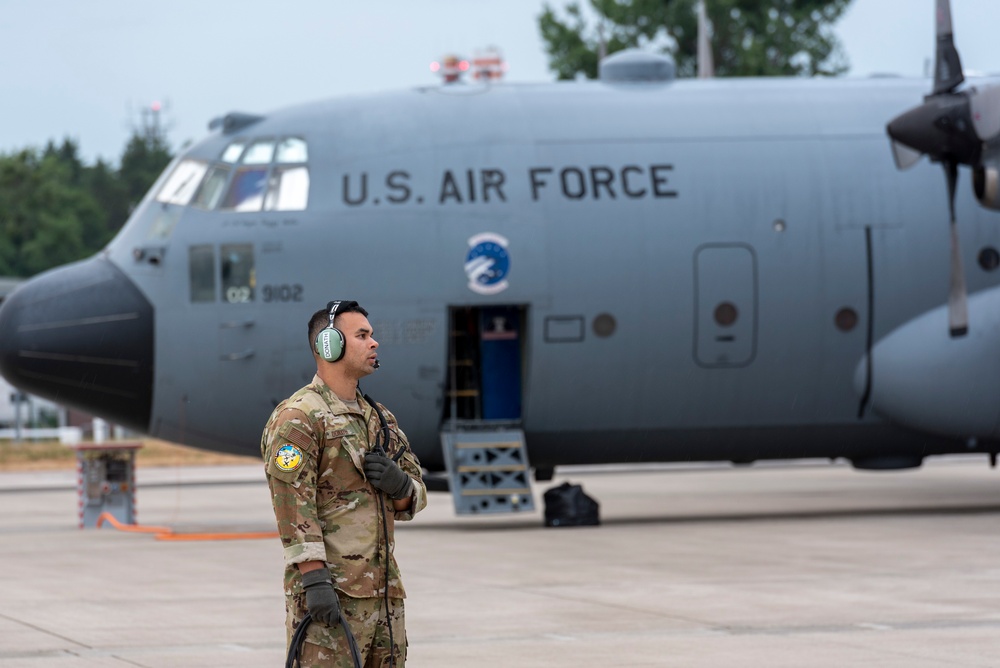 U.S. Airmen refuel an A-10 Thunderbolt from a C-130 Hercules