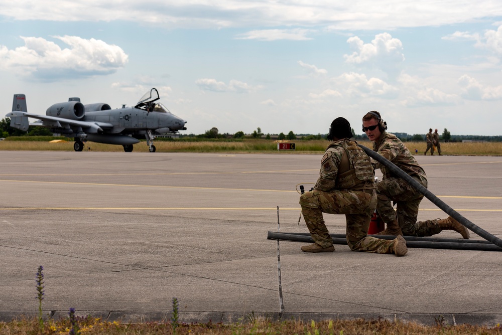 U.S. Airmen refuel an A-10 Thunderbolt from a C-130 Hercules