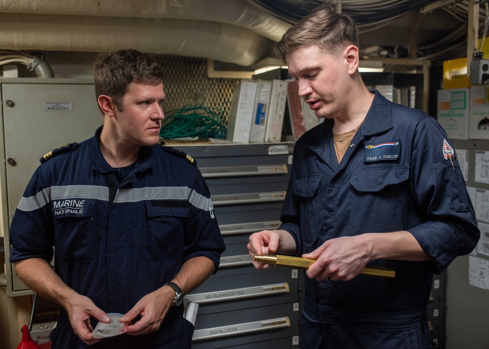 USS Ronald Reagan (CVN 76) machine repair shop hosts French naval officer