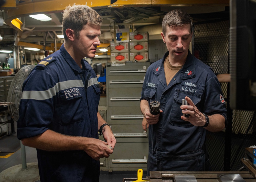 USS Ronald Reagan (CVN 76) machine repair shop hosts French naval officer