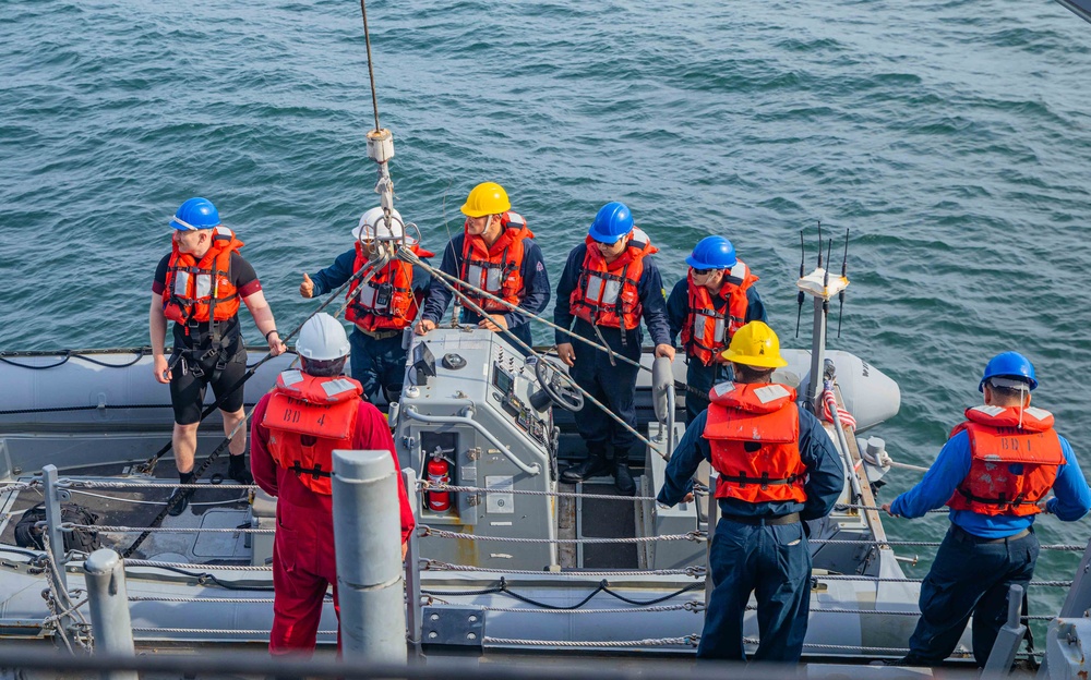 USS Howard (DDG 83) Small Boat Operations