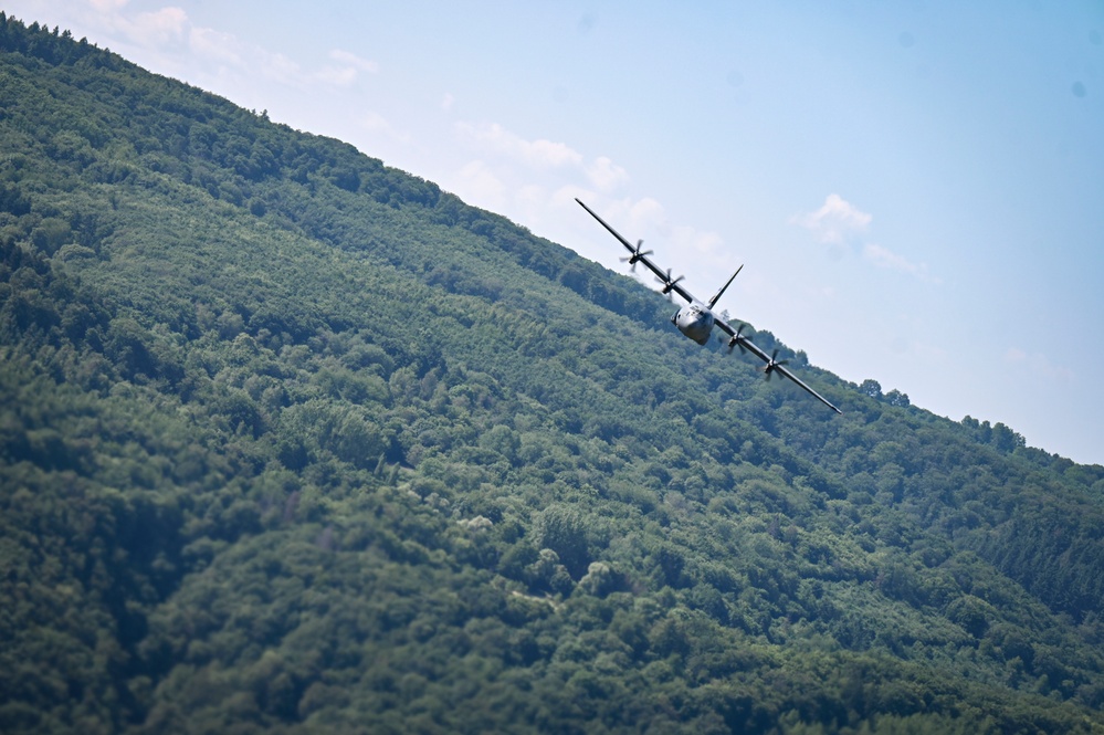 DVIDS Images Kentucky and Texas Air National Guard C 130J