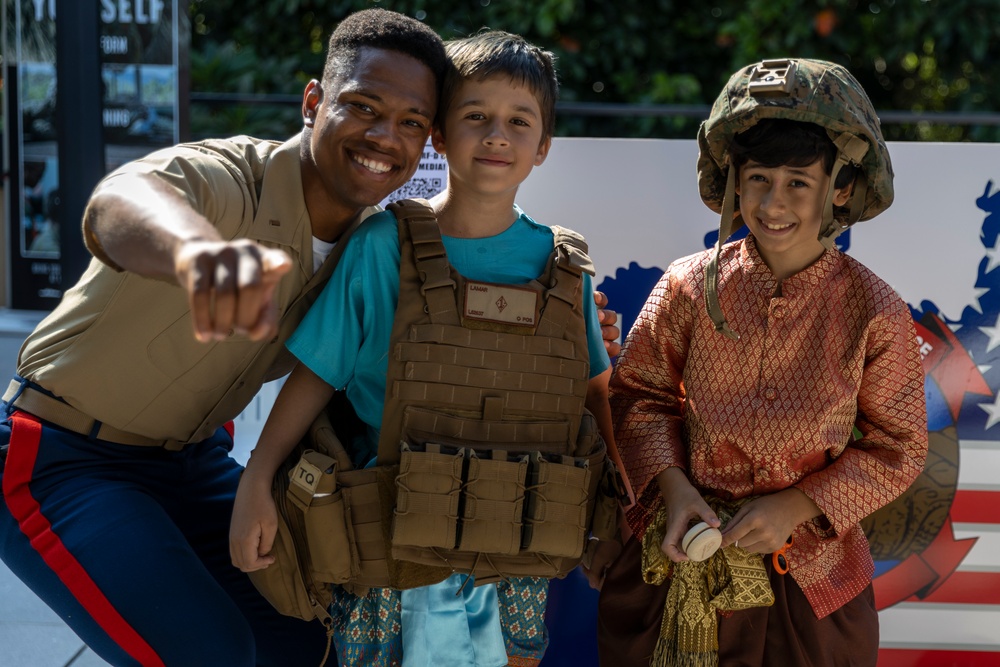 U.S. Marines with MRF-D visit the Northern Territory Government House