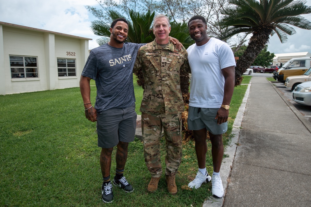 Roquan Smith, Jonathan Abram visit Kadena