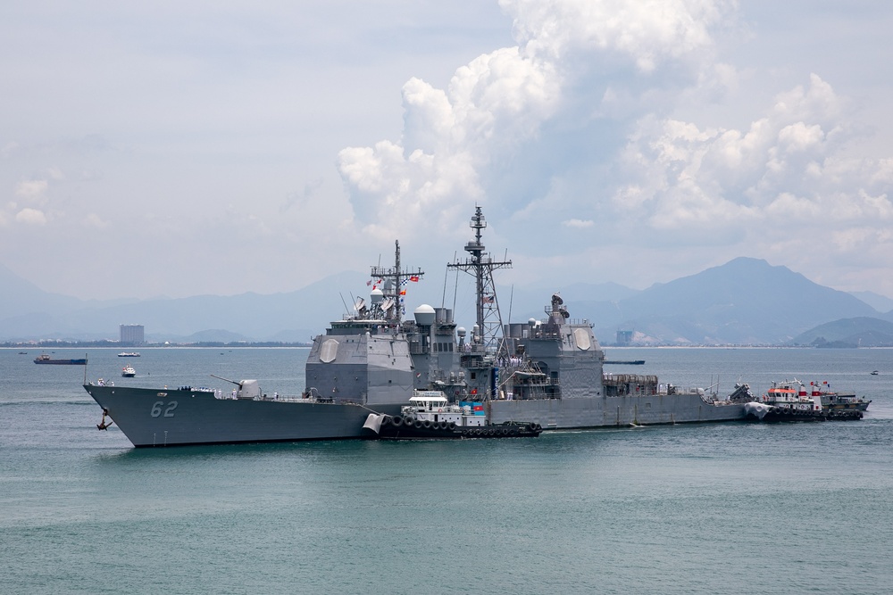 USS Robert Smalls (DDG 62) Arrives in Da Nang, Vietnam