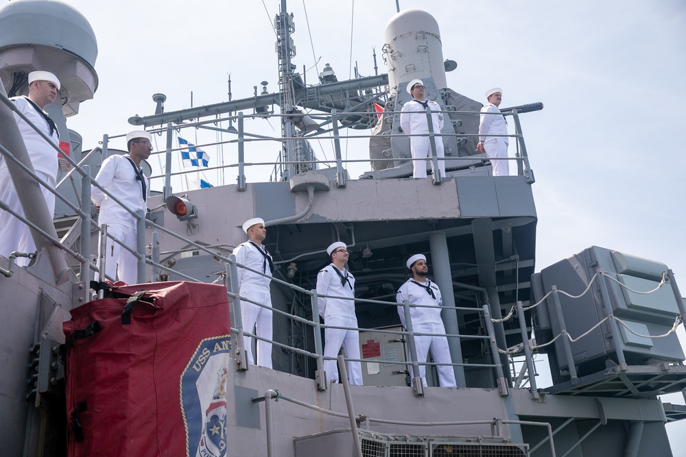 USS Antietam (DDG 54) Arrives in Da Nang, Vietnam