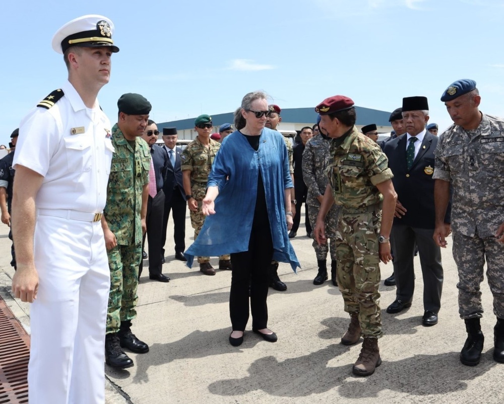 U.S. Navy Participates in the Royal Brunei Armed Forces 62nd Anniversary with VP-16