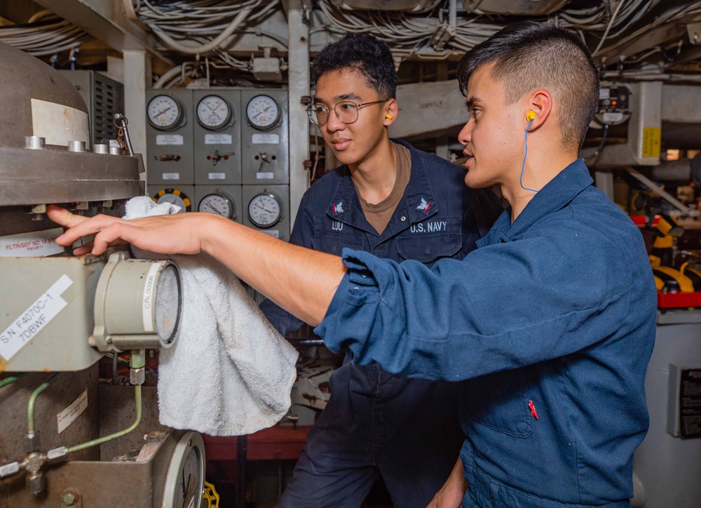 USS Howard (DDG 83) Main Engine Room 2 Training