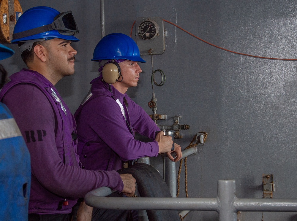 USS Ronald Reagan (CVN 76) conducts fueling-at-sea with USS Rafael Peralta (DDG 115)