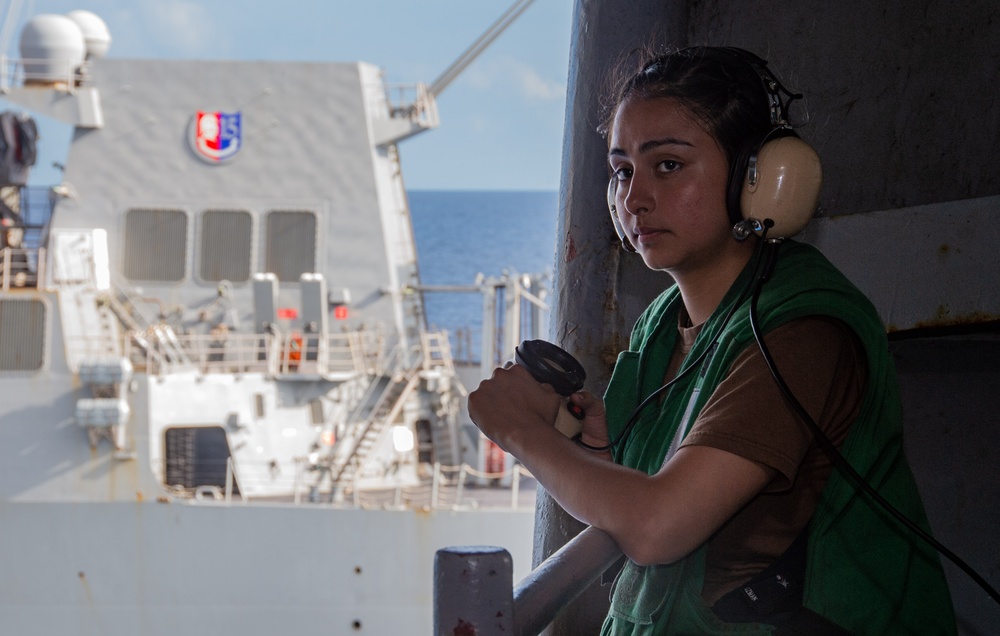 USS Ronald Reagan (CVN 76) conducts fueling-at-sea with USS Rafael Peralta (DDG 115)