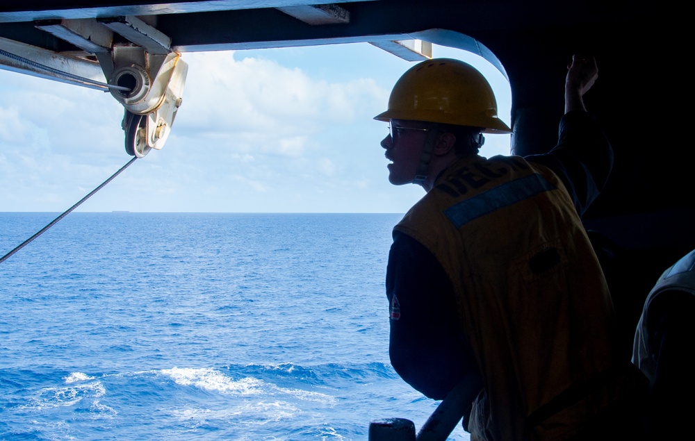 USS Ronald Reagan (CVN 76) conducts fueling-at-sea with USS Rafael Peralta (DDG 115)