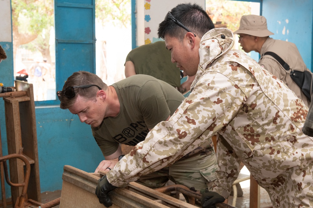 VMM-364 (REIN) Volunteer With Civil Affairs In Djibouti