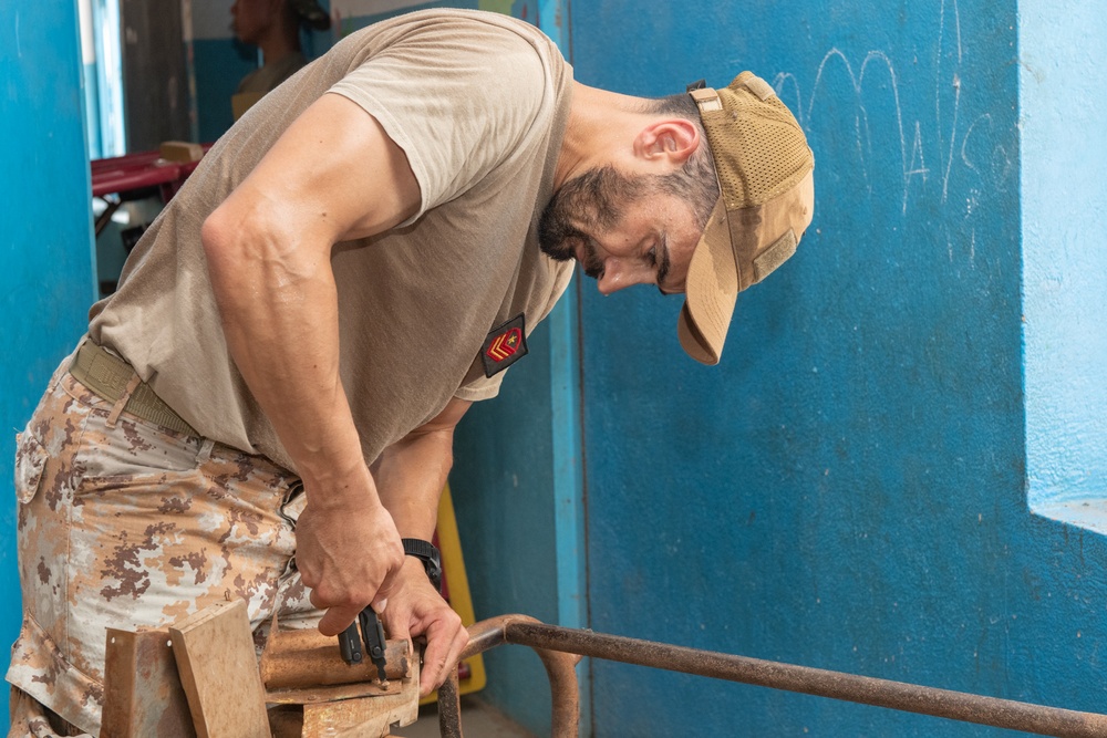 VMM-364 (REIN) Volunteer With Civil Affairs In Djibouti