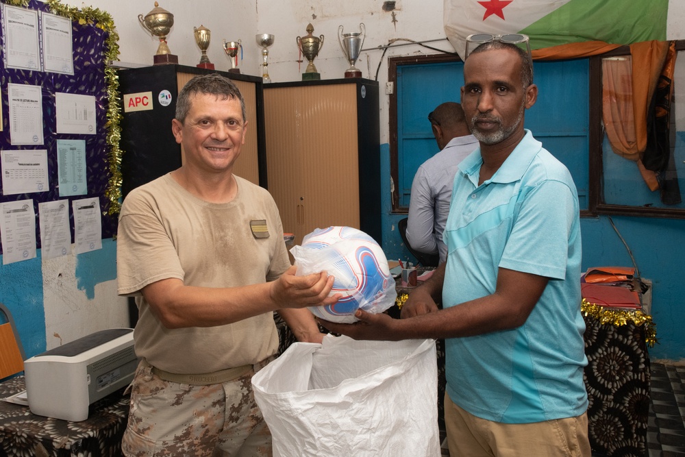 VMM-364 (REIN) Volunteer With Civil Affairs In Djibouti