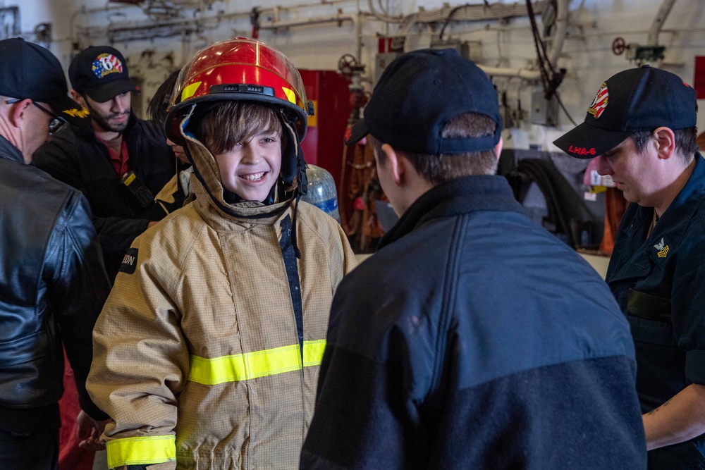 USS America (LHA 6) Hold A Childrens Hospital Visit