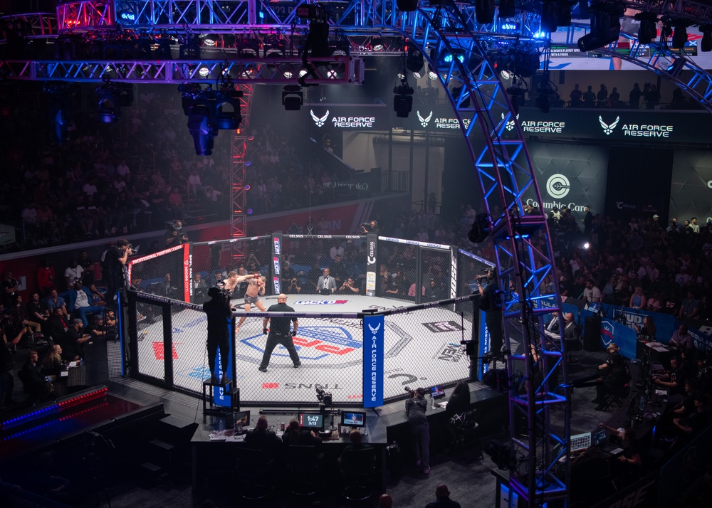 Reserve recruiting packs a punch at Mixed Martial Arts event