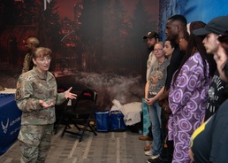 Reserve recruiting packs a punch at Mixed Martial Arts event