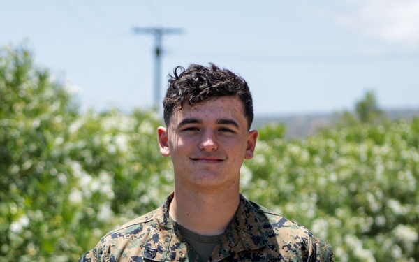 I MIG Marines reenlist under Commandant's Retention Program