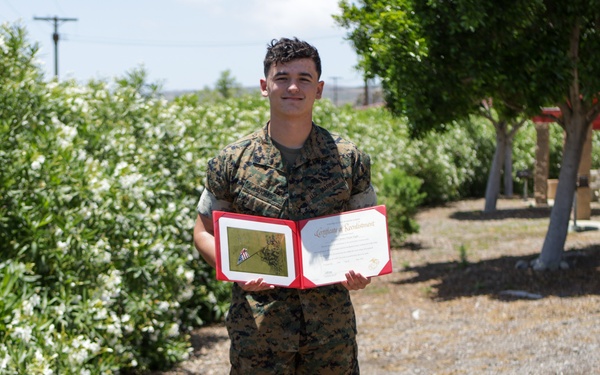 I MIG Marines reenlist under Commandant's Retention Program