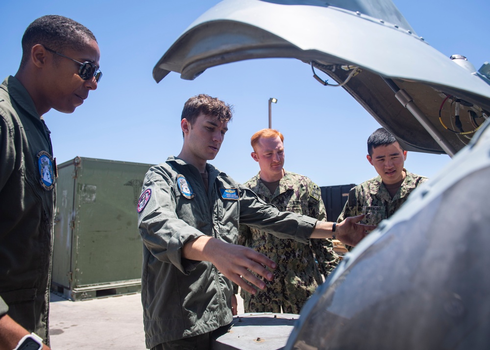 HSC-23 hosts USNA and NROTC midshipmen, June 22.