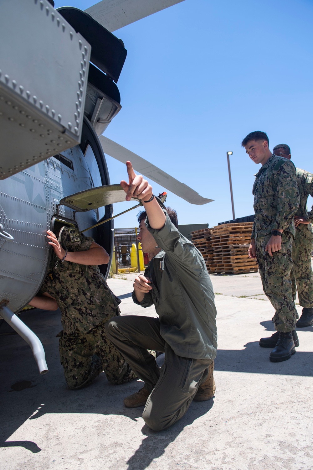 HSC-23 hosts USNA and NROTC midshipmen, June 22.
